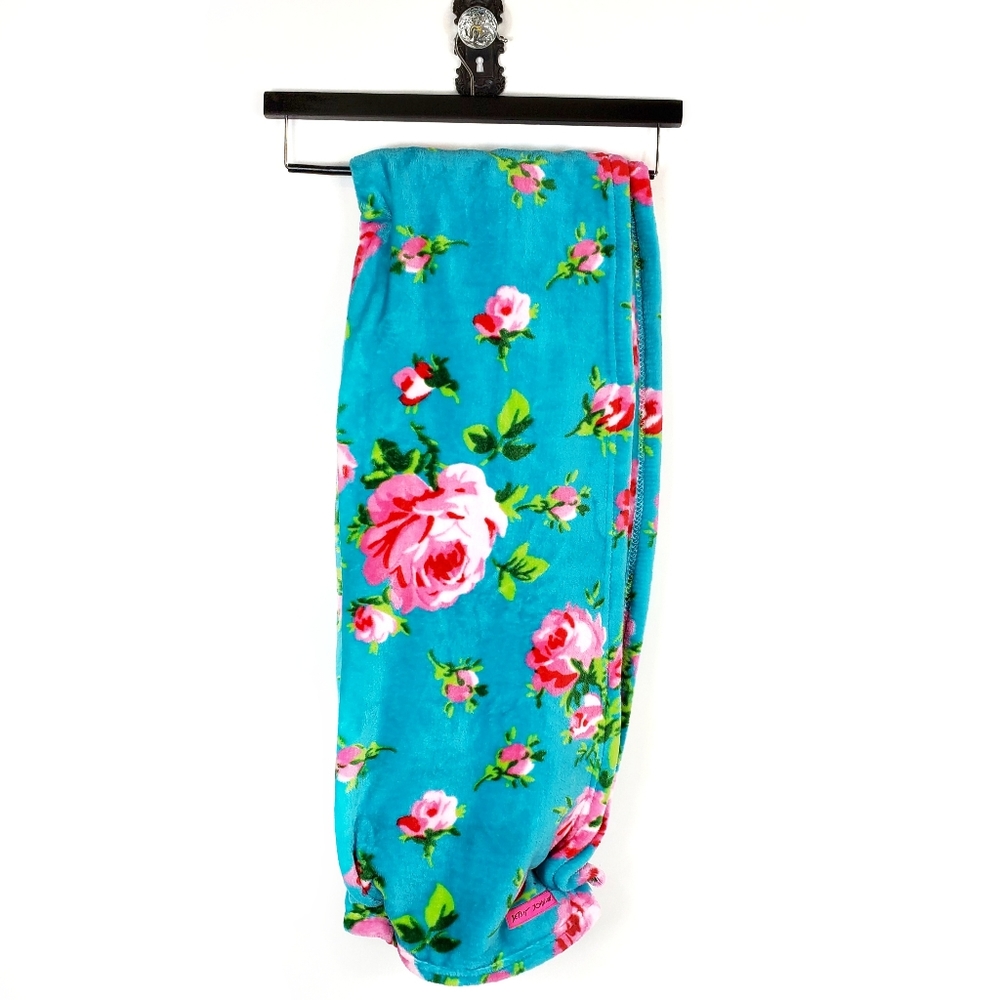 BETSEY JOHNSON | Shabby Pink Roses Throw Blanket - Picture 2 of 4